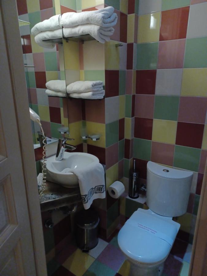 Room "Frog" In A Neoclasical House 卡斯托里亚 外观 照片