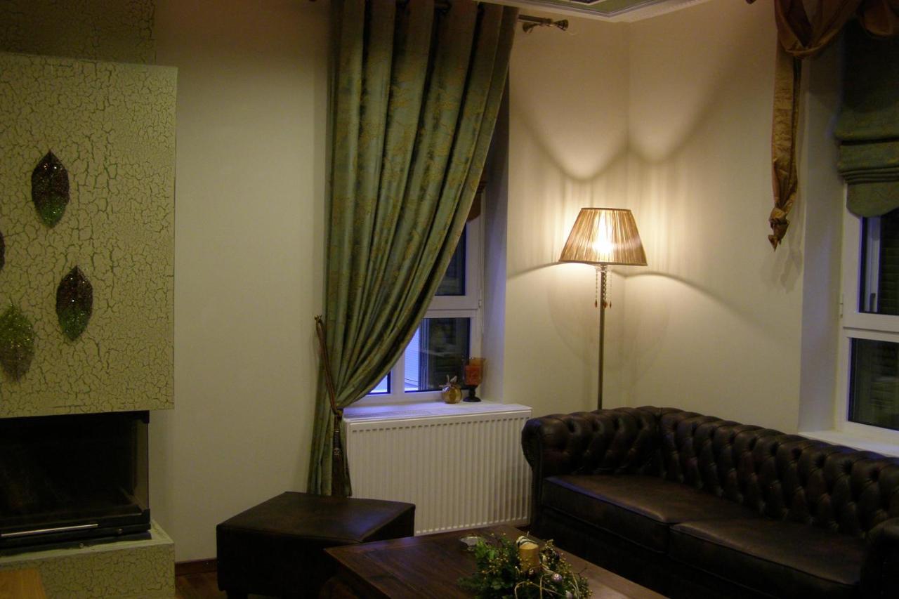 Room "Frog" In A Neoclasical House 卡斯托里亚 外观 照片