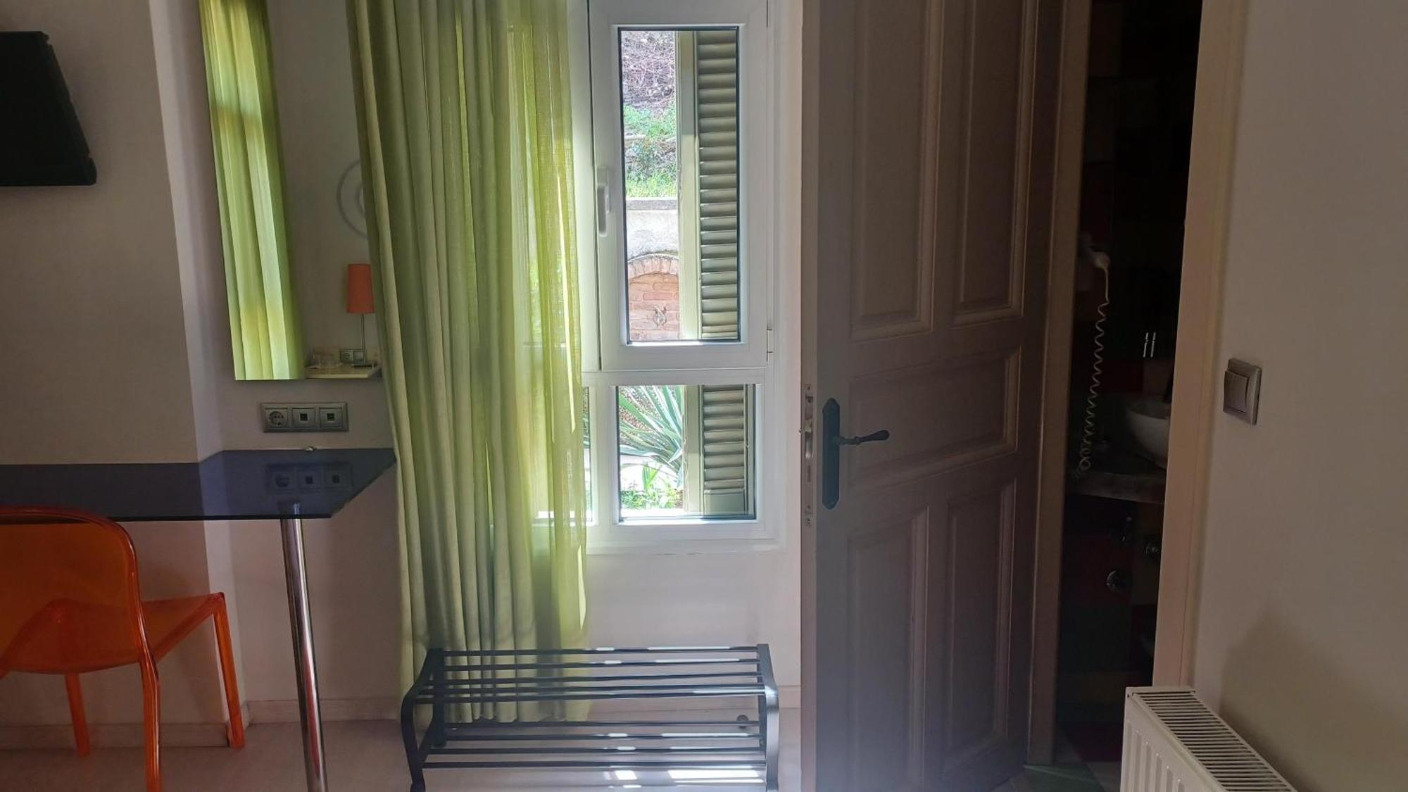 Room "Frog" In A Neoclasical House 卡斯托里亚 外观 照片
